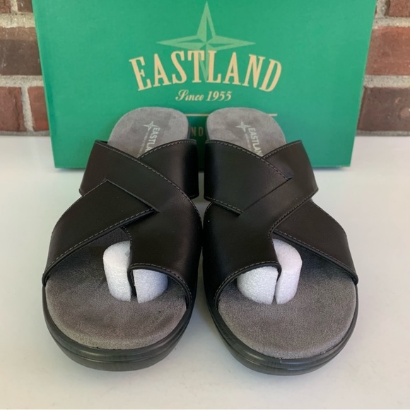 EASTLAND Liza Slide w/ Toe Loop and Block Heel - Picture 3 of 9